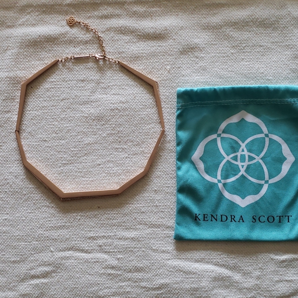 Kendra Scott necklace